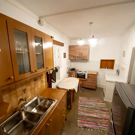 Willa Sinojmeri Girocastrum *