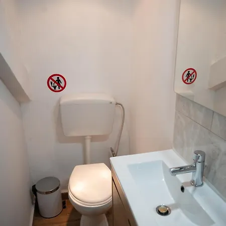 Sinojmeri Girocastrum Вилла