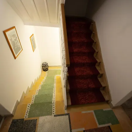 Sinojmeri Girocastrum Вилла