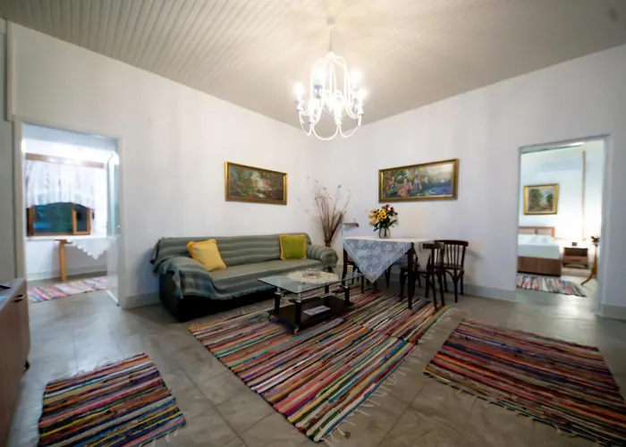 Villa Sinojmeri Girocastrum *